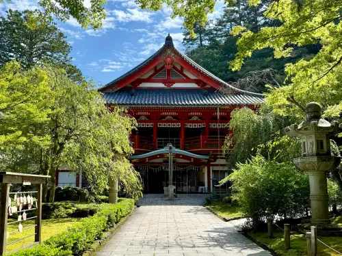 ▲1990年再建的「金堂華王殿」。（圖／記者蕭涵云攝）