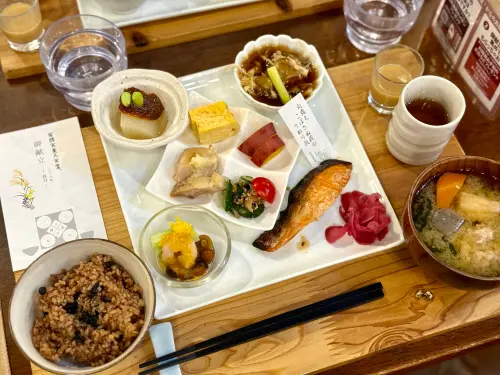 ▲發酵食美人食堂定食餐點，吃得到百年發酵文化的美味。（圖／記者蕭涵云攝）