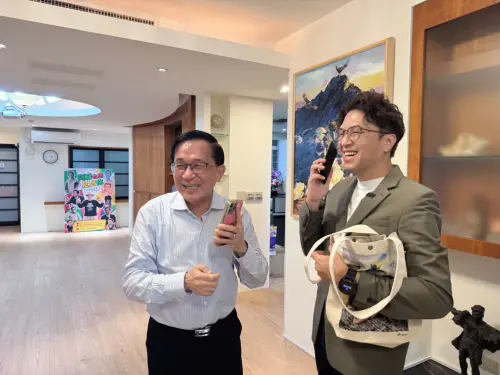 終於見面！沈伯洋拜會陳水扁　互加LINE還當場撥電話：怕詐騙