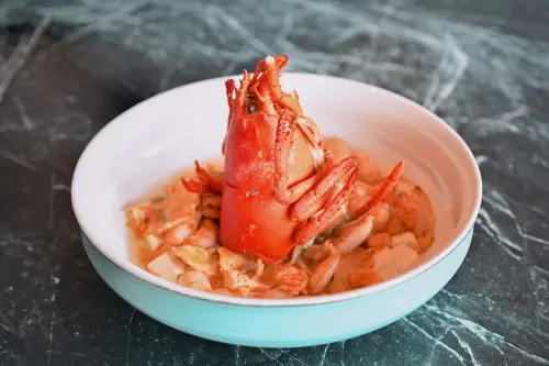 ▲阿霞飯店的分店「錦霞樓」重新開幕，推出幾道新菜色，包含龍皇豆腐。（圖／阿霞飯店提供）