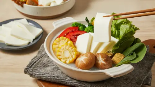 ▲除了直接食用，勤億蛋品的Go Power蛋白片還很「百搭」，加入暖暖的火鍋正當時。 （圖／翻攝畫面 ）