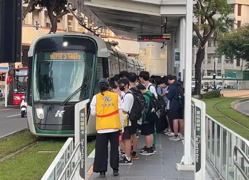 高雄輕軌低碳新時代校車　1至8月通學旅次破190萬人次