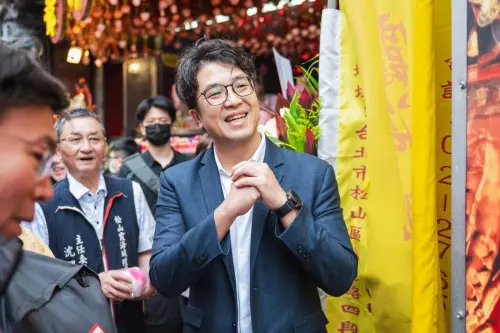 沈伯洋當選爽吃！雞排珍奶「祭品文」超澎湃　他放話：解散國民黨