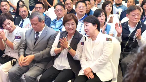 ▲盧秀燕與王惠美在記者會中「私聊」超開心。（圖／記者顏幸如攝，2026.09.16）