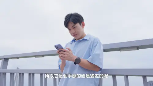 ▲Joeman認為，由於 iPhone 15、16 Pro 系列曾針對機身重量進行降低，若直接換到 iPhone 18 Pro Max，會明顯感受到重量增加，使用手感反而變差。（圖／YouTube@Joeman）