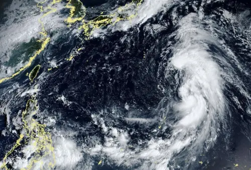 ▲杜鵑颱風周末起有可能會影響到日本天氣；尤其是下周日、下周一（20、21日）前後，建議若有安排前往東京、關東地區的旅客，需再多加留意航班及交通變化資訊。（圖／中央氣象署cwa.gov.tw）