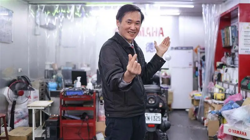 ▲《海角七號》男星應蔚民（如圖）退出演藝圈後，轉職工程師、房仲業者，近日他發文透露首次參加律師考試，雖結果未錄取，但應蔚民不灰心，表示接下來先把目標放在智慧財產權相關檢定的考試準備。（圖／應蔚民臉書）