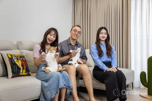 史上最鬧入厝！網紅小張阿舜新家開箱，歐德打造2人3貓奶油風美宅
