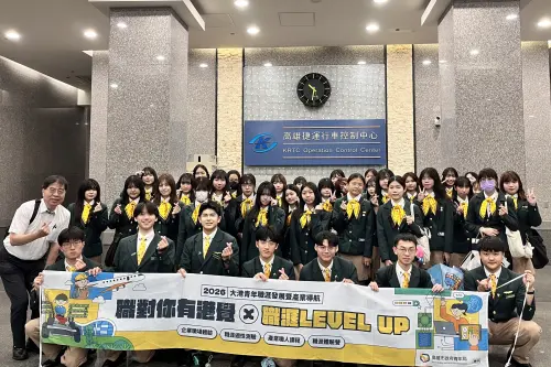 ▲「職對你有港覺」帶領青年走出校園深入產業前線，並結合名人職涯講座，陪伴青年認識不同職涯領域、探索未來方向。（圖／高市府青年局提供）