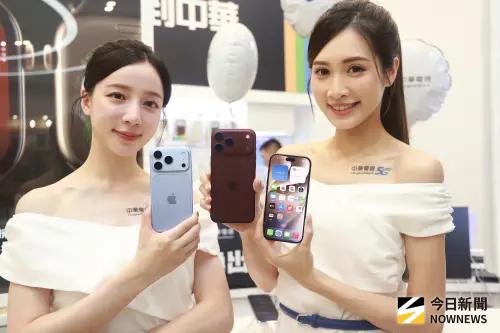 ▲ 中華電信表示，目前iPhone 18 Pro系列預售表現不錯，高階機型及冰川藍、勃根地紅兩款新色最受關注。（圖／記者葉政勳攝 )