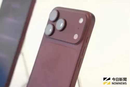 ▲ 蘋果手機iphone18 pro，圖為勃艮第紅。（圖／記者葉政勳攝 ,2026.09.18)