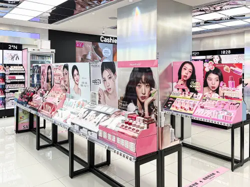 ▲妝就是要試！沉浸式美妝體驗區(圖 / 業者提供)