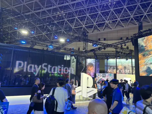 PlayStation攤位直擊！《GTA 6》巨型主視覺超吸睛　限定手把曝光