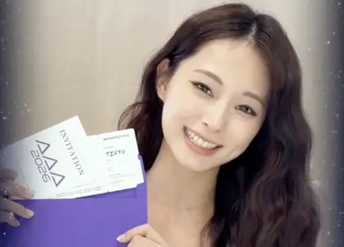 子瑜回家主持AAA真的真的好開心　韓方公開她收邀請函的感人畫面