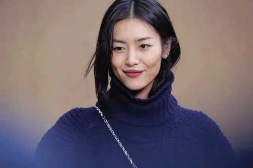 井柏然女友多自律？劉雯去北極錄影煮小米粥吃　還拍打經絡、護膚