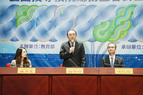 ▲技職司柯今尉司長主持綜合座談.（圖／嶺東科大提供）