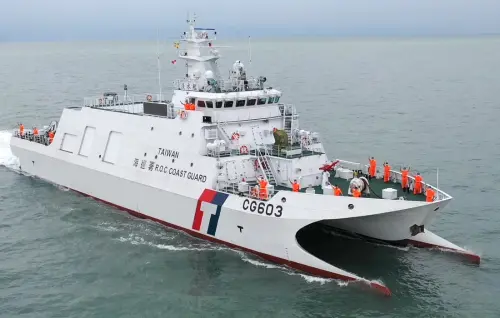 ▲海巡署艦隊分署淡水艦艦長古德彰獲頒三等海巡專業獎章之殊榮。(圖／海巡署艦隊分署提供)