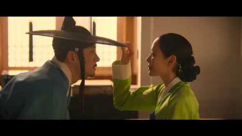 ▲孫藝真（右）罕見飾演惡女，在劇中有與池昌旭（左）調情的場面。（圖／翻攝自Netflix）