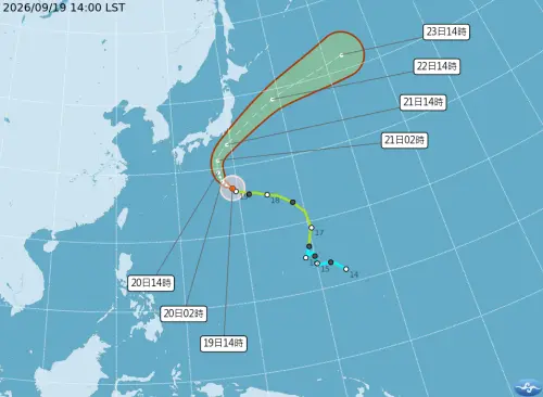 ▲杜鵑颱風升級為中颱，預計在明（20）日開始北轉。（圖／中央氣象署cwa.gov.tw）