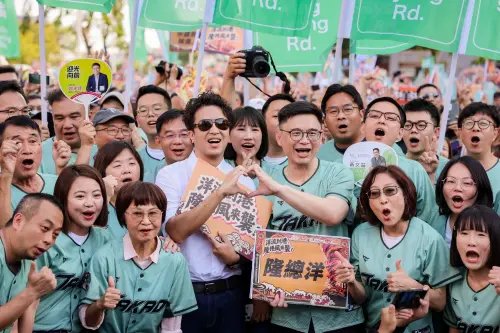 ▲ 民進黨台北市長參選人沈伯洋今南下合體高雄市長參選人賴瑞隆，「洋流」湧進港都。 （圖／翻攝畫面）