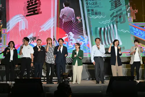不甩中指男抗議！綠大咖齊聚唱「這首」嗨翻全場　賴清德感性喊話