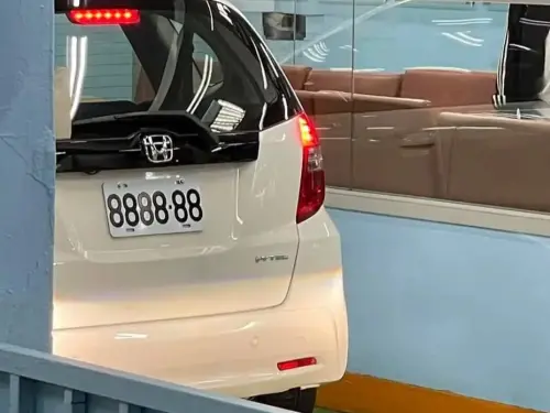 ▲曾有民眾拍到「8888-88」黃金車牌，成交價358萬至今仍是全台車牌最高成交紀錄。（圖／翻攝自爆廢1公社）