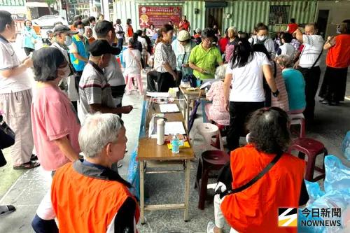 ▲高雄市寶盛慈善會攜手高雄市忠孝獅子會共同舉辦115年度中秋送暖公益活動，以關懷弱勢。(圖／記者黃守作攝，2026.09.20)