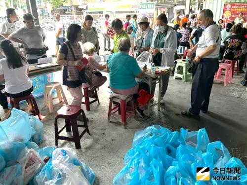 ▲高雄市寶盛慈善會攜手高雄市忠孝獅子會共同舉辦115年度中秋送暖公益活動，以關懷弱勢。(圖／記者黃守作攝，2026.09.20)
