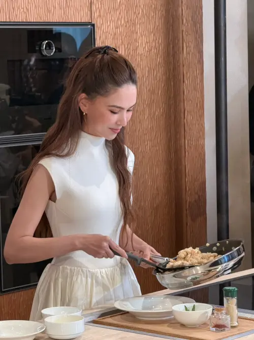 ▲昆凌（如圖）提到，老公周杰倫、三個小孩都非常最喜歡奶油雞，是最能符合家庭氣氛的料理。（圖／記者王意馨攝影）