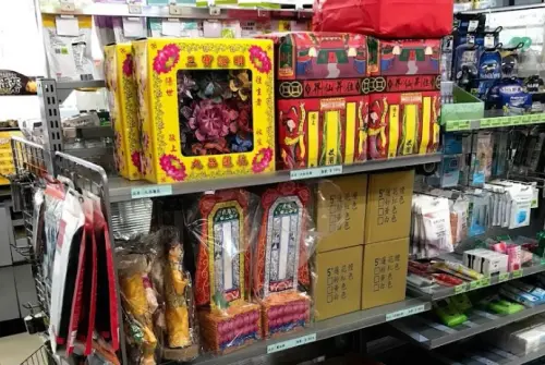 全家開始賣靈牌位、蓮花燈？殯葬業都愣住　內行揭真相：實在聰明