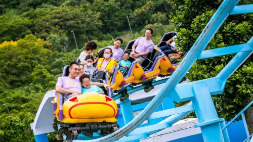 ▲親子開心體驗遠雄海洋公園遊樂設施，大多數孩童是首次來到花蓮旅遊。（圖／ 遠雄文教公益基金會提供）