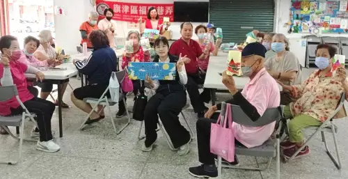 伴長輩共創藝術時光！高雄港務分公司舉辦中秋藝術創作公益活動