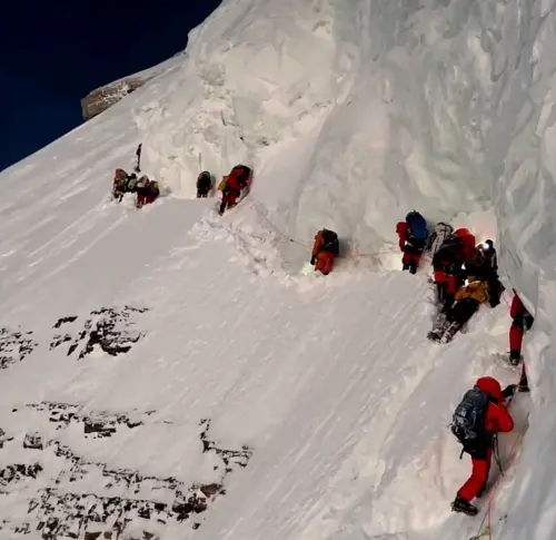 挪威女登山家攀K2「跨越垂死雪巴」攻頂？紀錄片揭未公開畫面