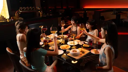 ▲天慕 LE CIEL從高空晚餐、微醺到歡唱一次滿足，好友聚會、生日慶祝都能一路玩到夜晚。（圖／天慕 LE CIEL提供）