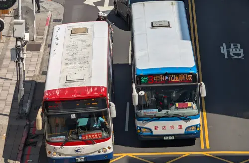 ▲世界無車日雙北公車免費搭今登場，共有719條路線、5,842輛公車參與，民眾從頭班車至末班車都可免費搭乘。（圖／記者林調遜攝）