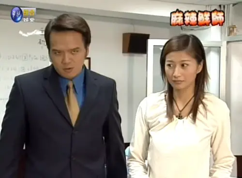 ▲明金成在《麻辣鮮師》中飾演戴督學（左），剛出場時很不討喜，大家後來才發現他是冷面笑匠。（圖／翻攝自YouTube＠fasty pos17）