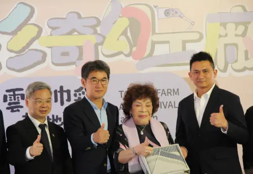 ▲龔明鑫今（22）日出席活動時表示，雲林毛巾產業可以發光發熱相當了不起，認為除了達到升級轉型，更要找到出海口，與國外飯店、長照機構及美容美髮業結合。（圖／記者鍾泓良攝影）