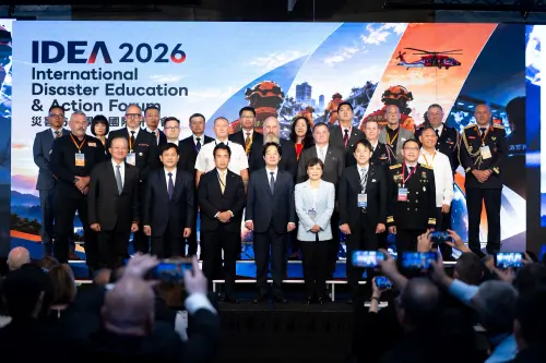 Representatives of WADM members and partners pose for a photo with President Lai Ching-te at the alliance’s launch ceremony. (Office of the President)