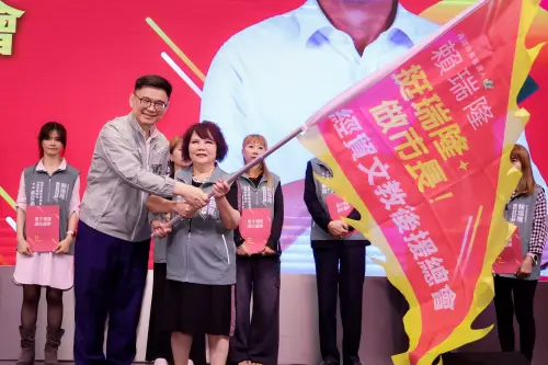 ▲「經貿文教後援總會成立大會」，由高雄市家長教育全促進聯盟理事長劉秀鳳擔任總會長力挺賴瑞隆。（圖／翻攝畫面）