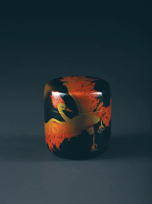 ▲田口義明的漆器藝術品《蒔絵棗「春を呼ぶ」》。（圖／翻攝自《寶可夢×工藝展》日本官網，攝影斎城卓）