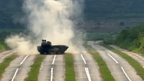 獵豹戰車明年量產！試射畫面曝　「地表最強戰車」獵殲模式上身
