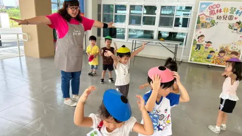 ▲除於社會住宅設置非營利幼兒園外，市府亦持續於幼兒教育需求區域擴充公共化教保服務量能，持續提供家長更多平價、優質的教保服務選擇。（圖／高市府教育局提供）