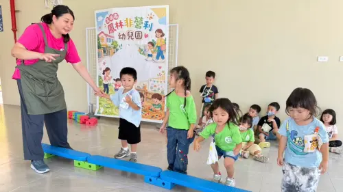 ▲除於社會住宅設置非營利幼兒園外，高市府亦持續於幼兒教育需求區域擴充公共化教保服務量能。（圖／高市府教育局提供）