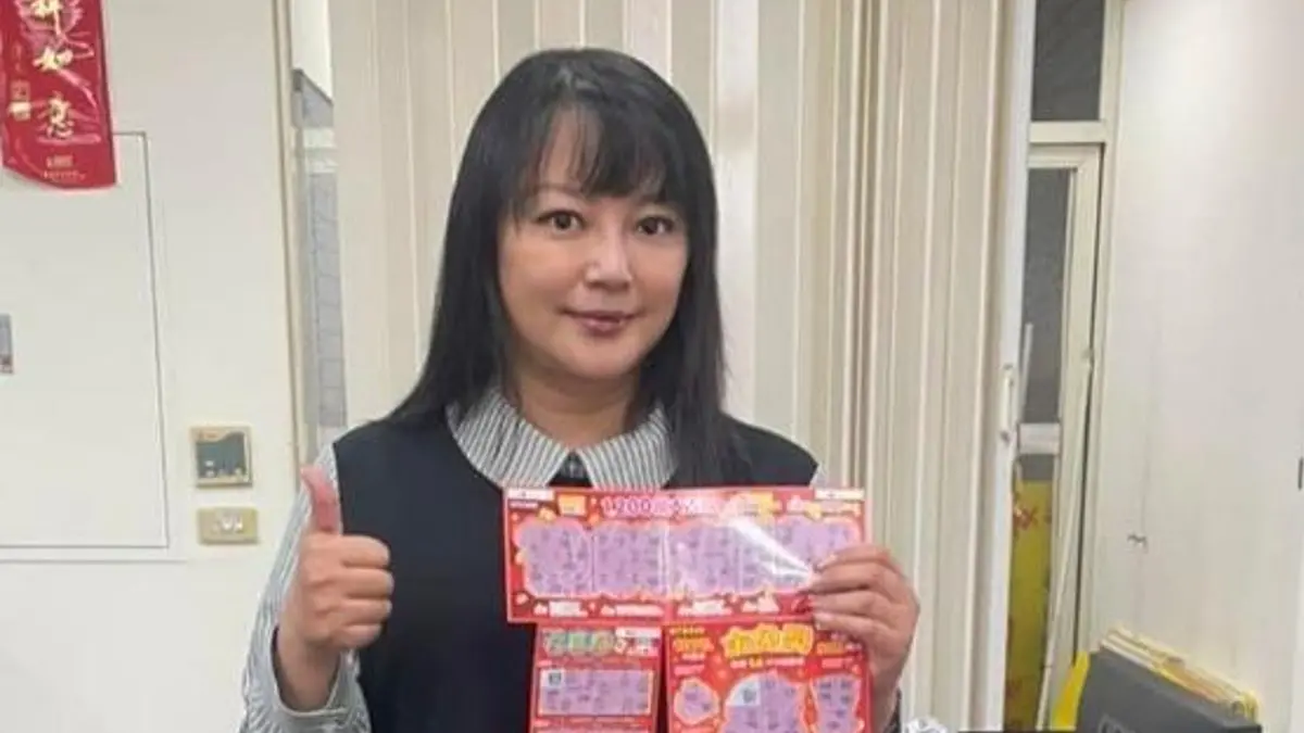 ▲傅天穎（如圖）退出演藝圈後使用本名李傅中琴轉戰房仲，還被直擊過在路邊發傳單，與昔日性感形象相去甚遠。（圖／翻攝自李傅中琴臉書）