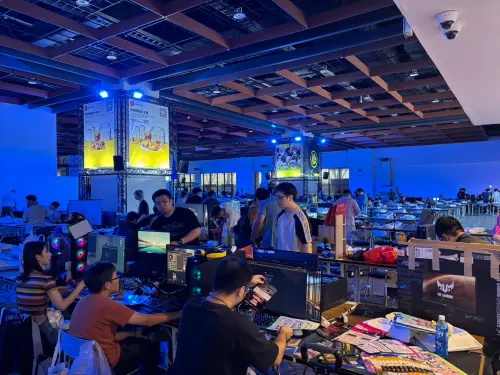 ▲WirForce玩家會將電腦設備帶到現場，並在活動期間直接留宿。（圖／記者張志浩攝）