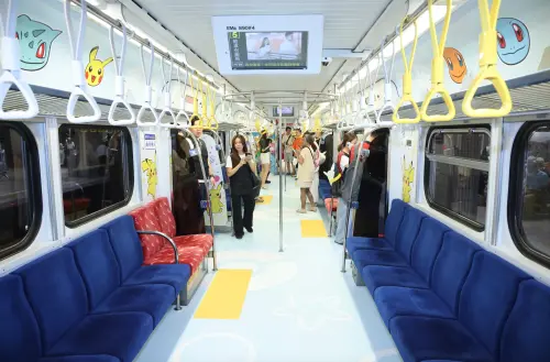 ▲寶可夢列車車門與玻璃隔板延續初始寶 可夢與皮卡丘的視覺設計。（圖／記者嚴俊強攝 ,2026.09.24）