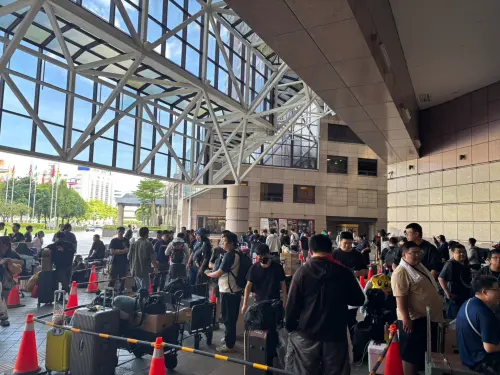 ▲WirForce 2026開場前，眾多BYOC玩家早已在入口排隊等待入場。（圖／記者張志浩攝）