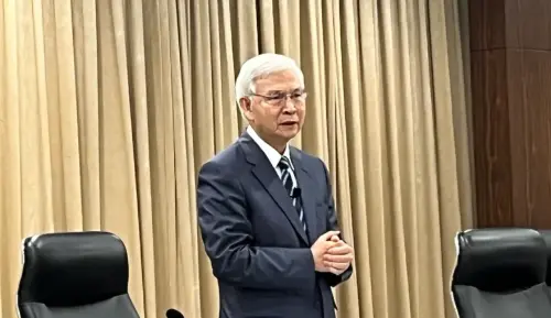 Central Bank Governor Yang Chin-long discusses monetary policy. (TCN)