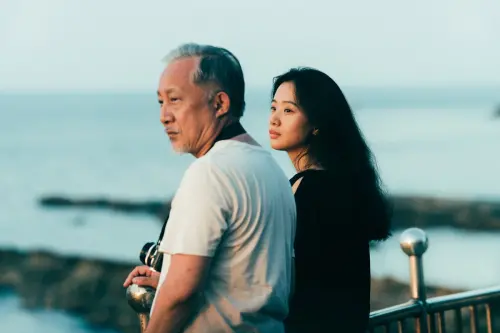 ▲李夢（右）在《那個我最親愛的陌生人》飾演更生女子，左為飾演她罹患失智症父親的張曉雄。（圖／張作驥電影工作室提供）