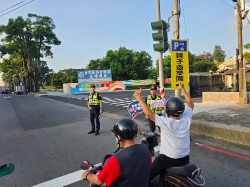 中秋連假安心行！高市鳳警護行人、管大車、降車速護出遊安全